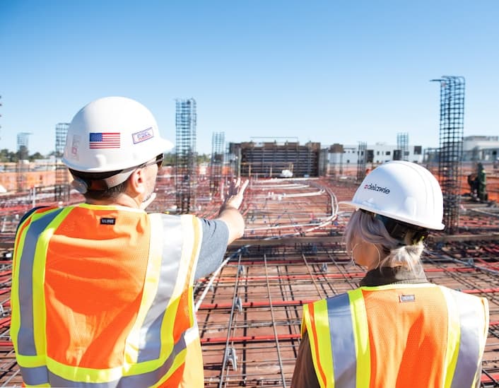 Team on a construction site — essential contractor checklist