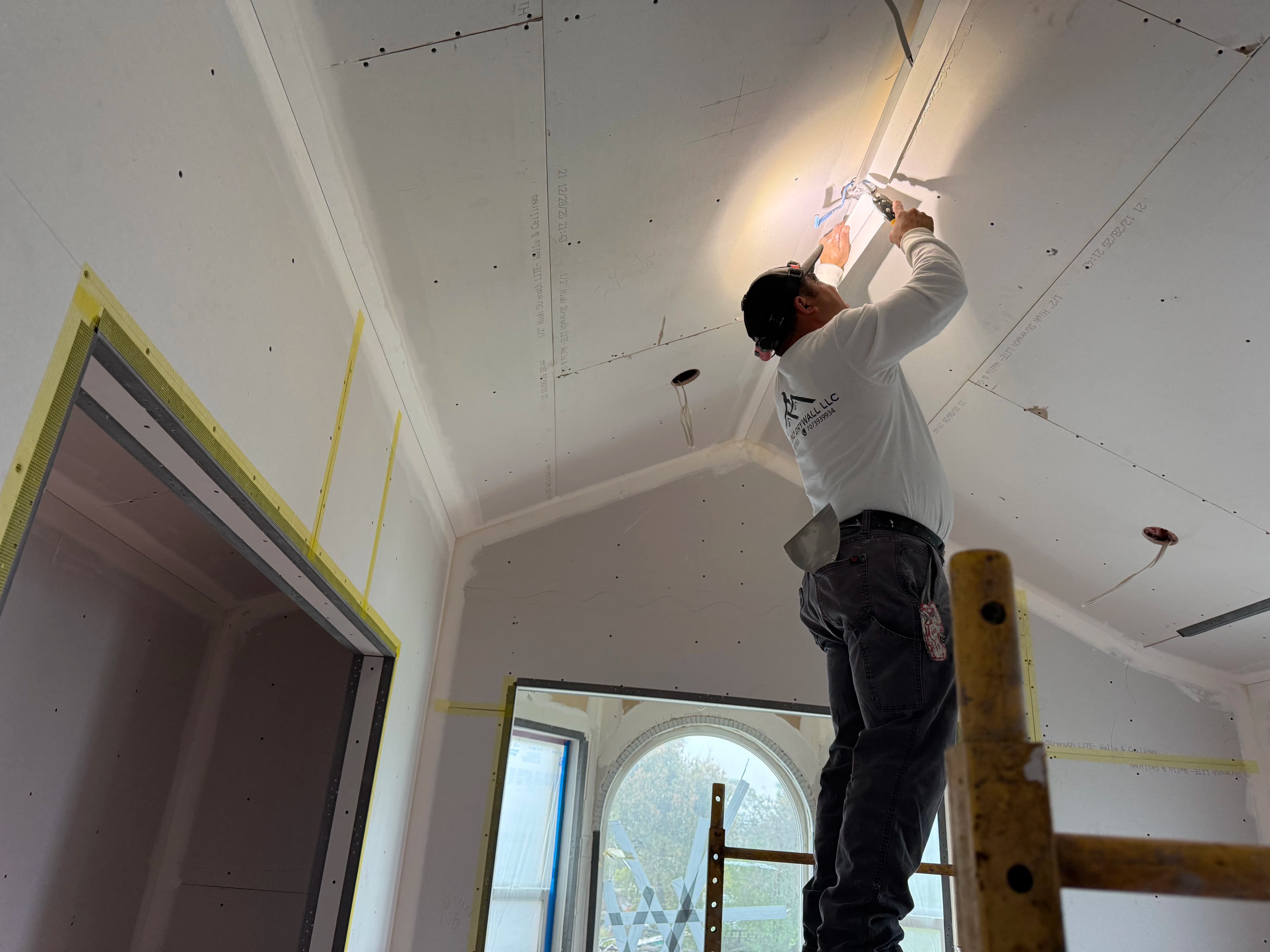 Drywall Taping Services for Smooth, Seamless Finishes